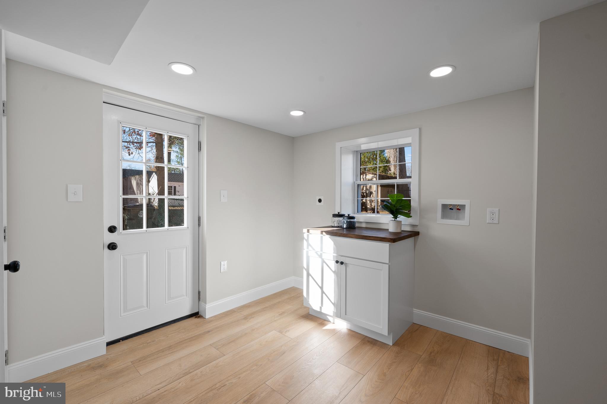 601 Bickmore Drive Wallingford, PA 19086 - Photo 17 of 28 Laundry/Mud Room
