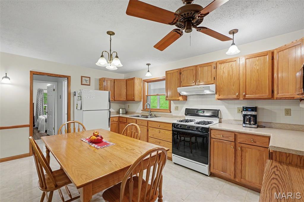 4120 Charbonier Road Florissant, MO 63031 - Photo 11 of 51