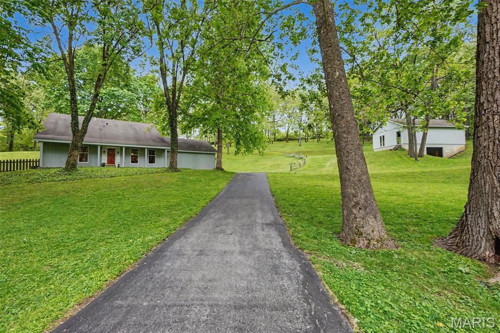 4120 Charbonier Road Florissant, MO 63031 - Photo 2 of 51