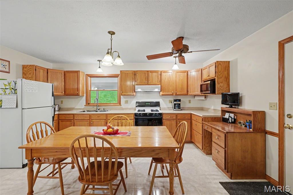 4120 Charbonier Road Florissant, MO 63031 - Photo 9 of 51