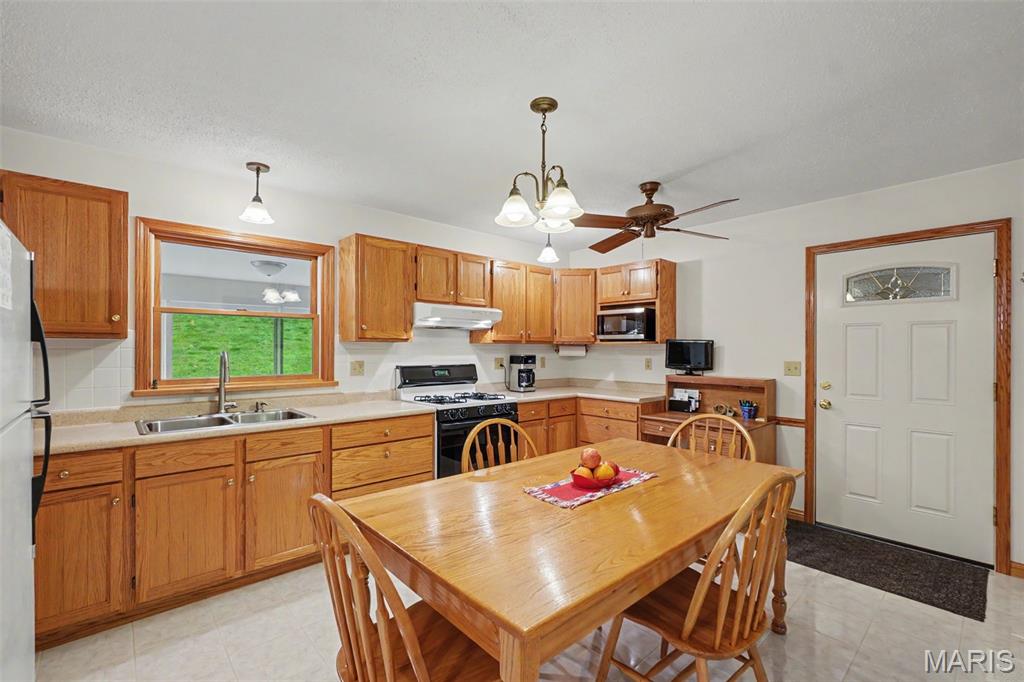 4120 Charbonier Road Florissant, MO 63031 - Photo 10 of 51