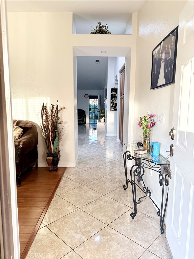 916 Roxanne Drive Hemet, CA 92543 - Photo 3 of 32