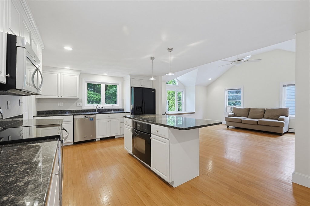 103 John Carver Road Reading, MA 01867 - Photo 12 of 38