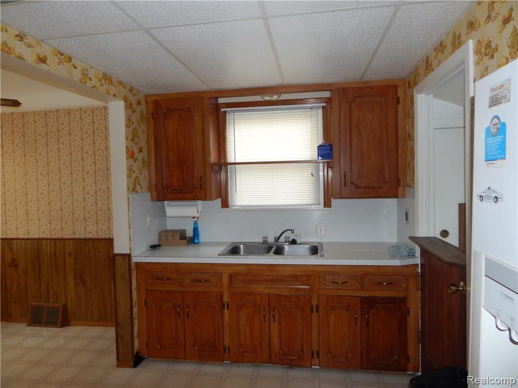 29531 Kelly Road Roseville, MI 48066 - Photo 10 of 15 29531 KELLY RD (11).JPG