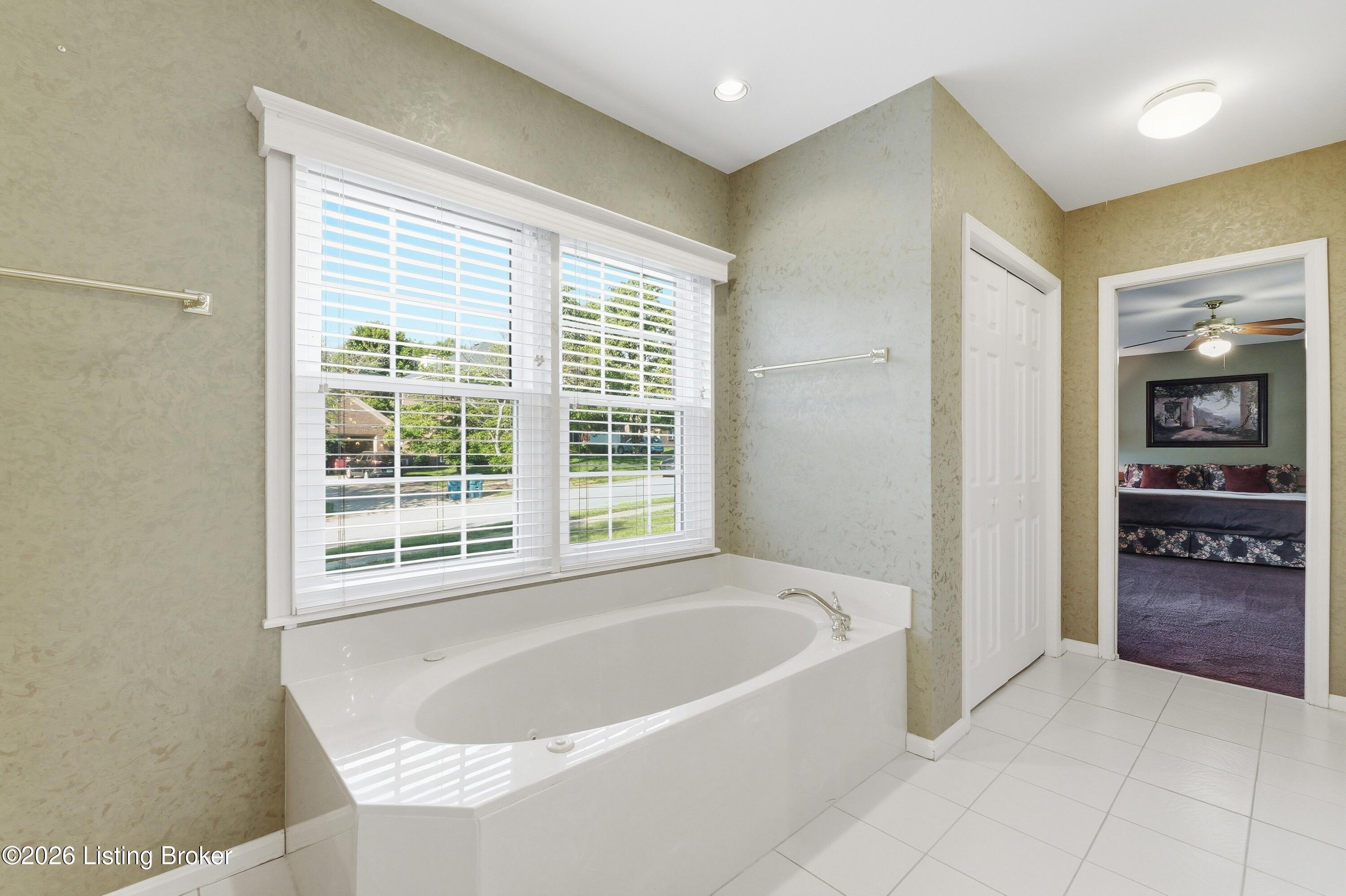 14126 Spring Mill Road Louisville, KY 40245 - Photo 23 of 53 24_14126springmill_louisvillerealestatem