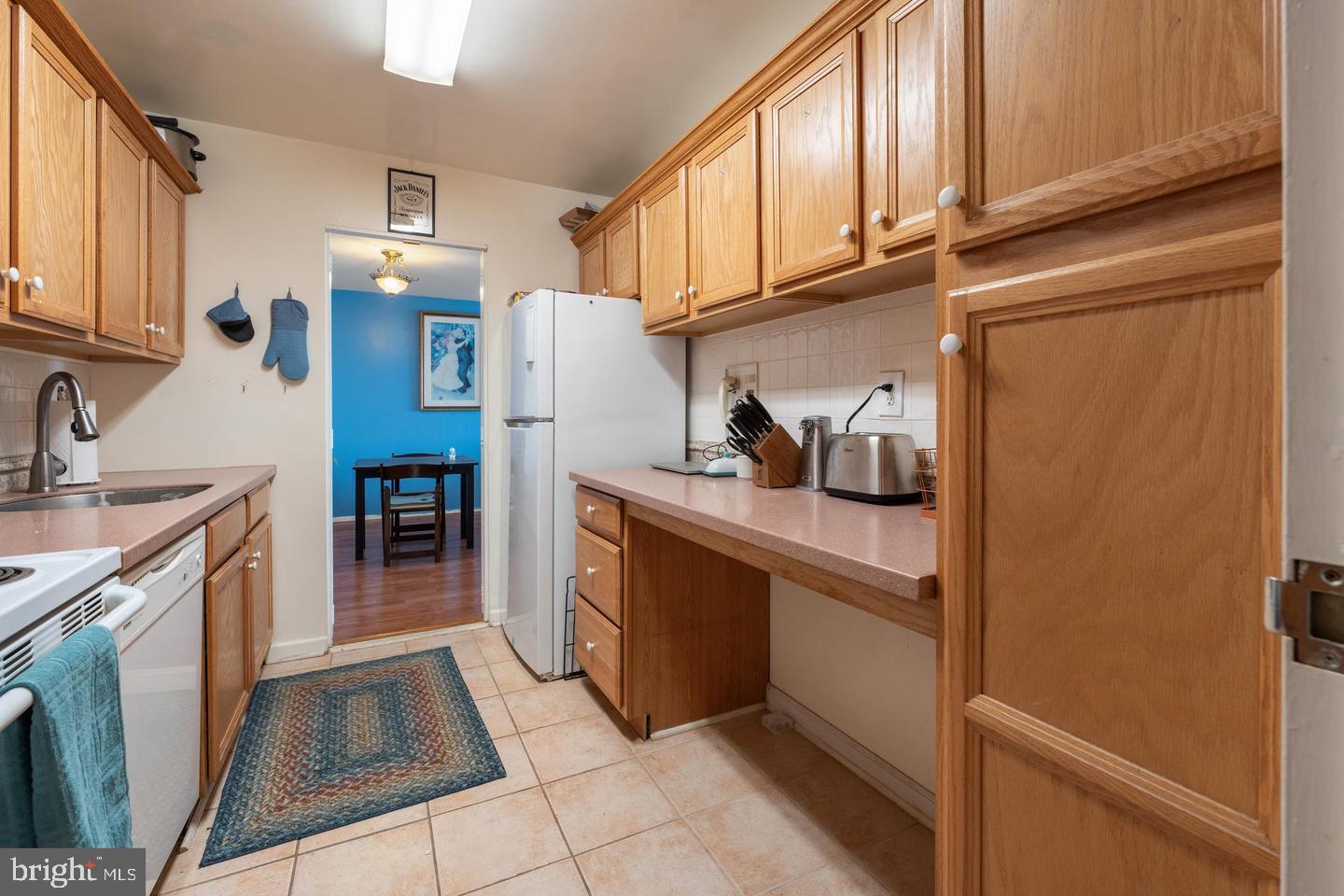 9701 Fields Road, Unit 1604 Gaithersburg, MD 20878 - Photo 4 of 26 Kitchen with newer appliances