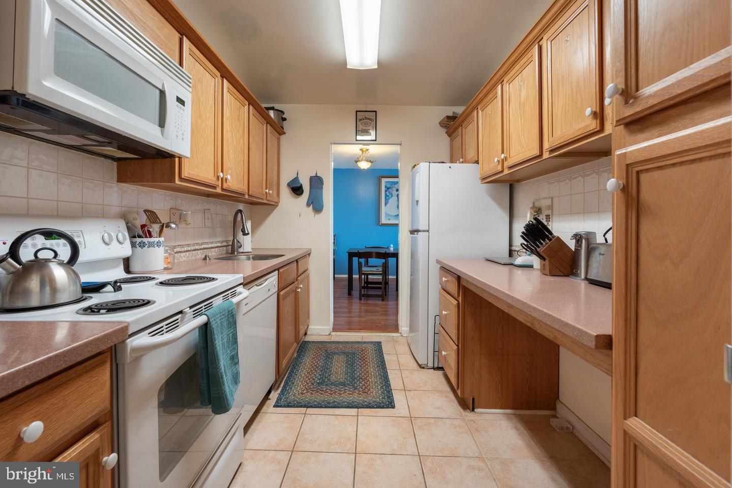 9701 Fields Road, Unit 1604 Gaithersburg, MD 20878 - Photo 5 of 26 View into kitchen through to the dining area