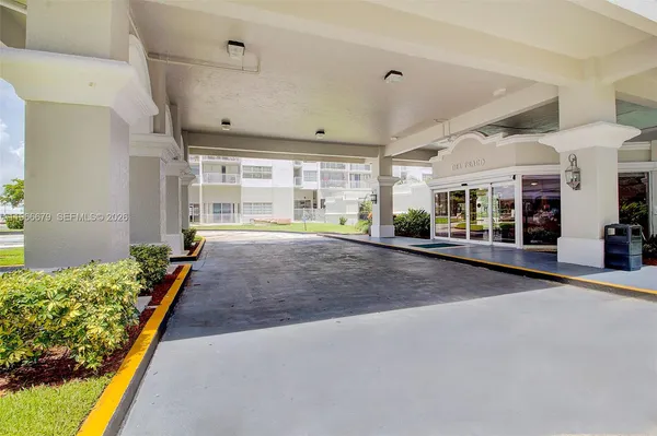 $1,750 | 18031 Biscayne Boulevard, Unit 1601, Aventura, FL 33160