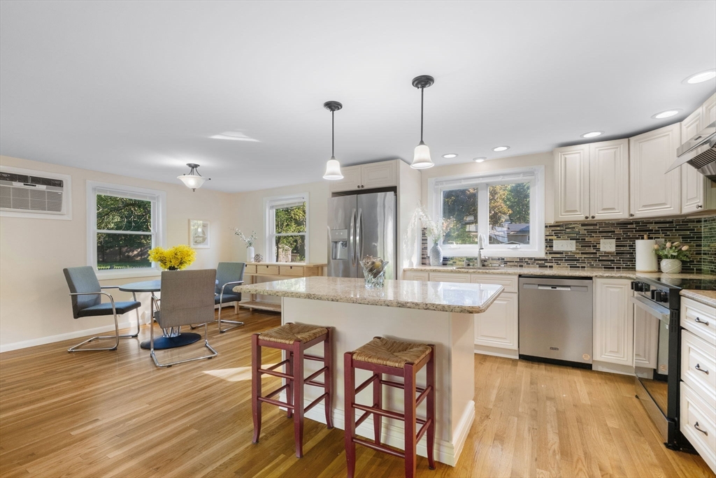 221 Totten Pond Road Waltham, MA 02451 - Photo 6 of 37