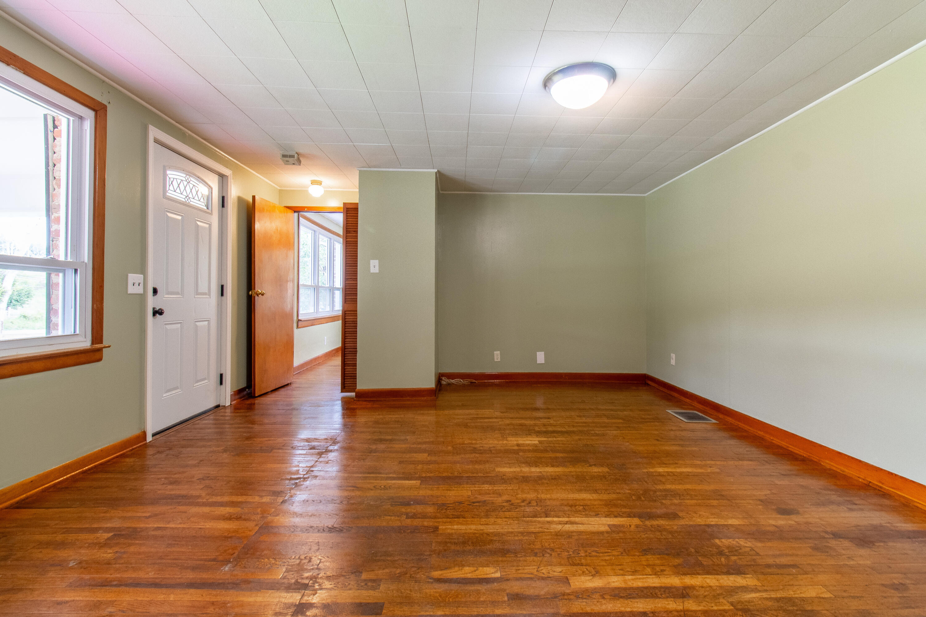 20160 Pairgin Road Bristol, VA 24202 - Photo 9 of 23 8788E4C2-5F7C-4BA0-8F7F-74A6F4AE2462