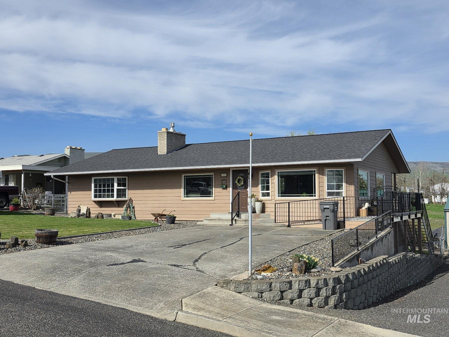 1008 Lambert Court Clarkston, WA 99403 - Photo 2 of 35