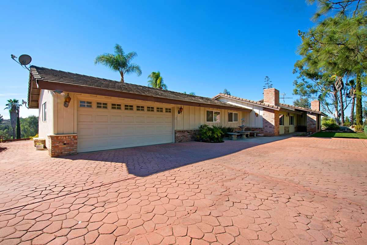 12835 Hideaway Lake Road Valley Center, CA 92082 - Photo 2 of 25 Gallery Image 2