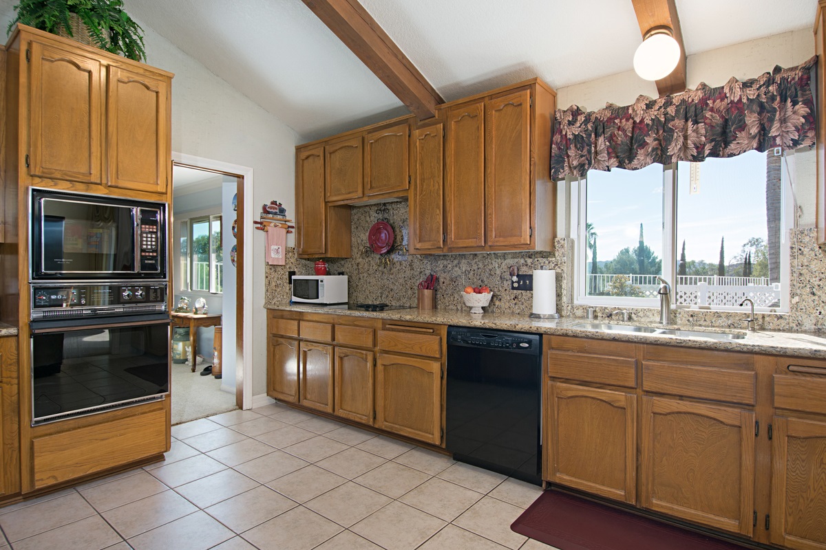 12835 Hideaway Lake Road Valley Center, CA 92082 - Photo 12 of 25 Gallery Image 12