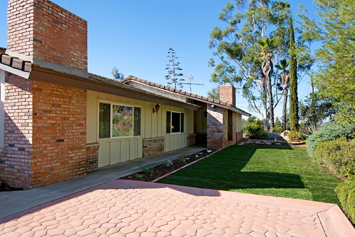 12835 Hideaway Lake Road Valley Center, CA 92082 - Photo 4 of 25 Gallery Image 4