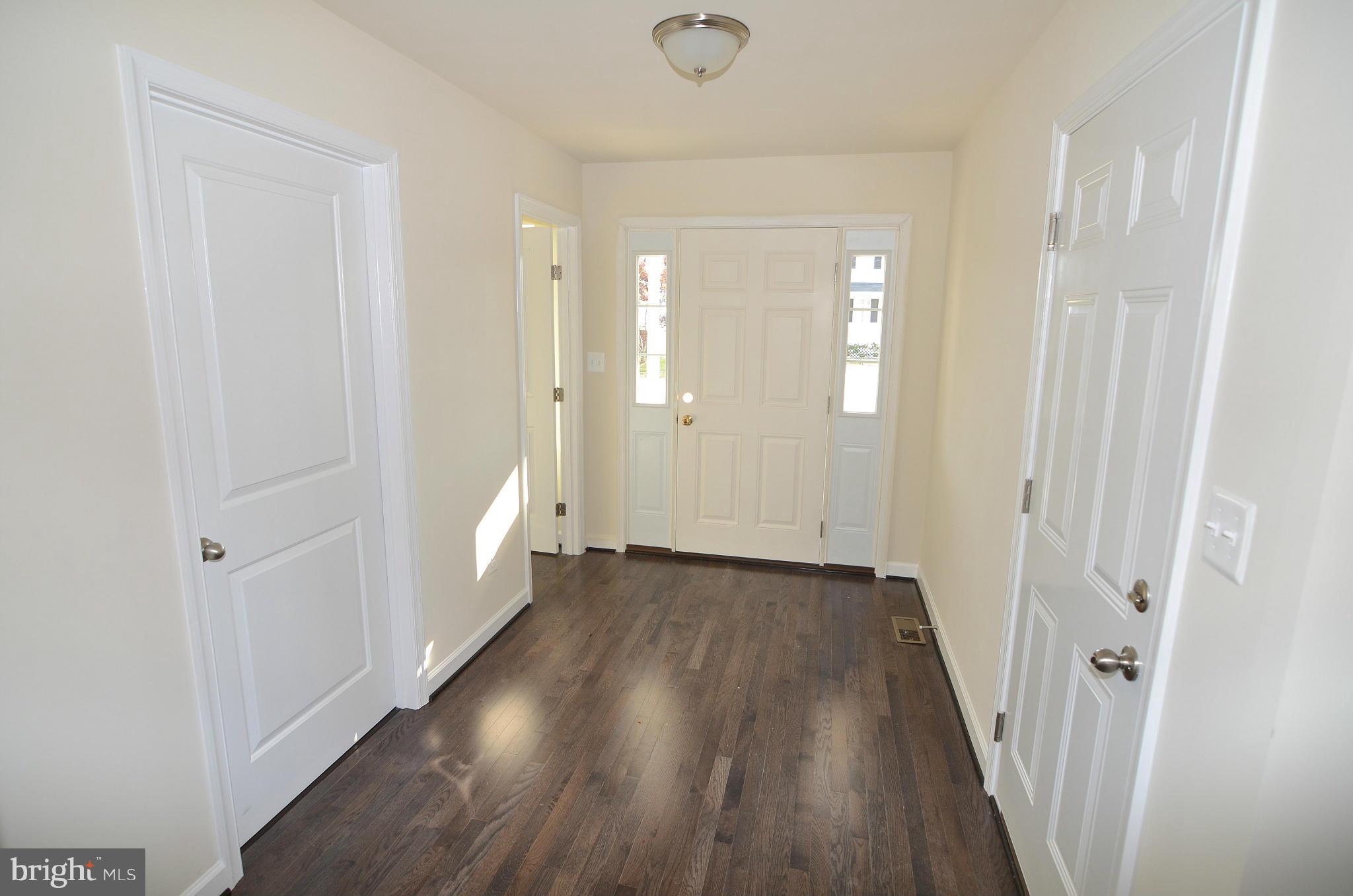 8415 Rugby Road Pasadena, MD 21122 - Photo 5 of 29 Interior (General)