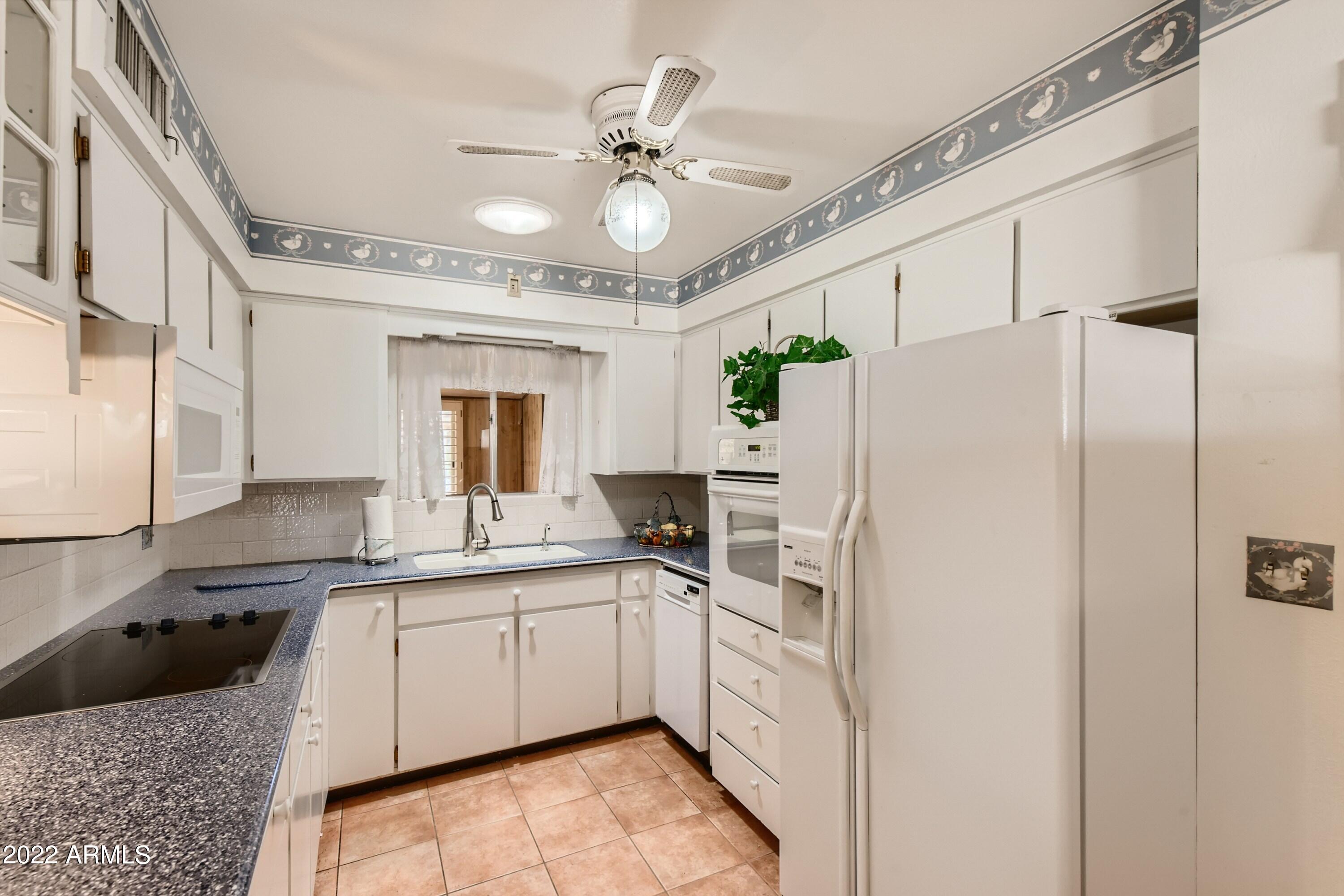 5249 East Decatur Street Mesa, AZ 85205 - Photo 9 of 28 11 Kitchen