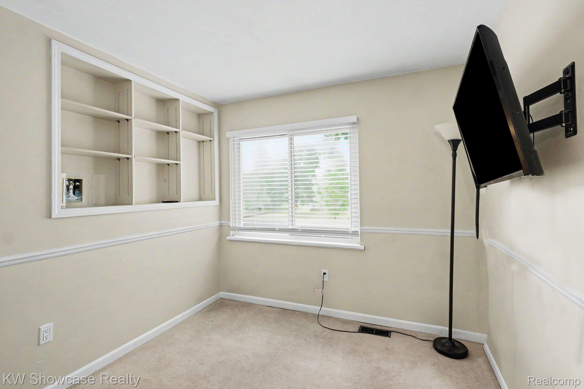 40652 Village Wood Road Novi, MI 48375 - Photo 16 of 37 017__dsc4113_21.jpg