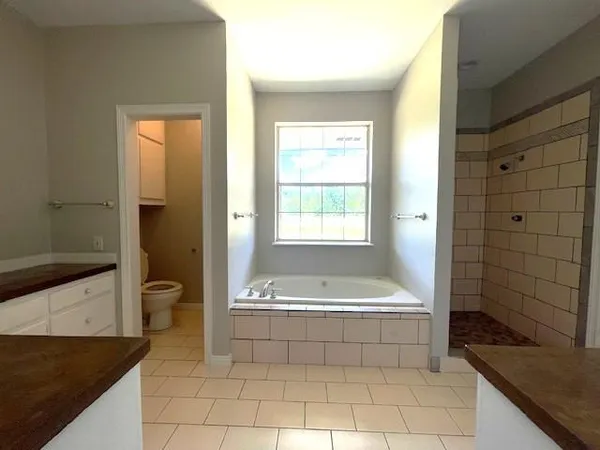 $200,000 | Undisclosed Address, Kemp, TX 75143