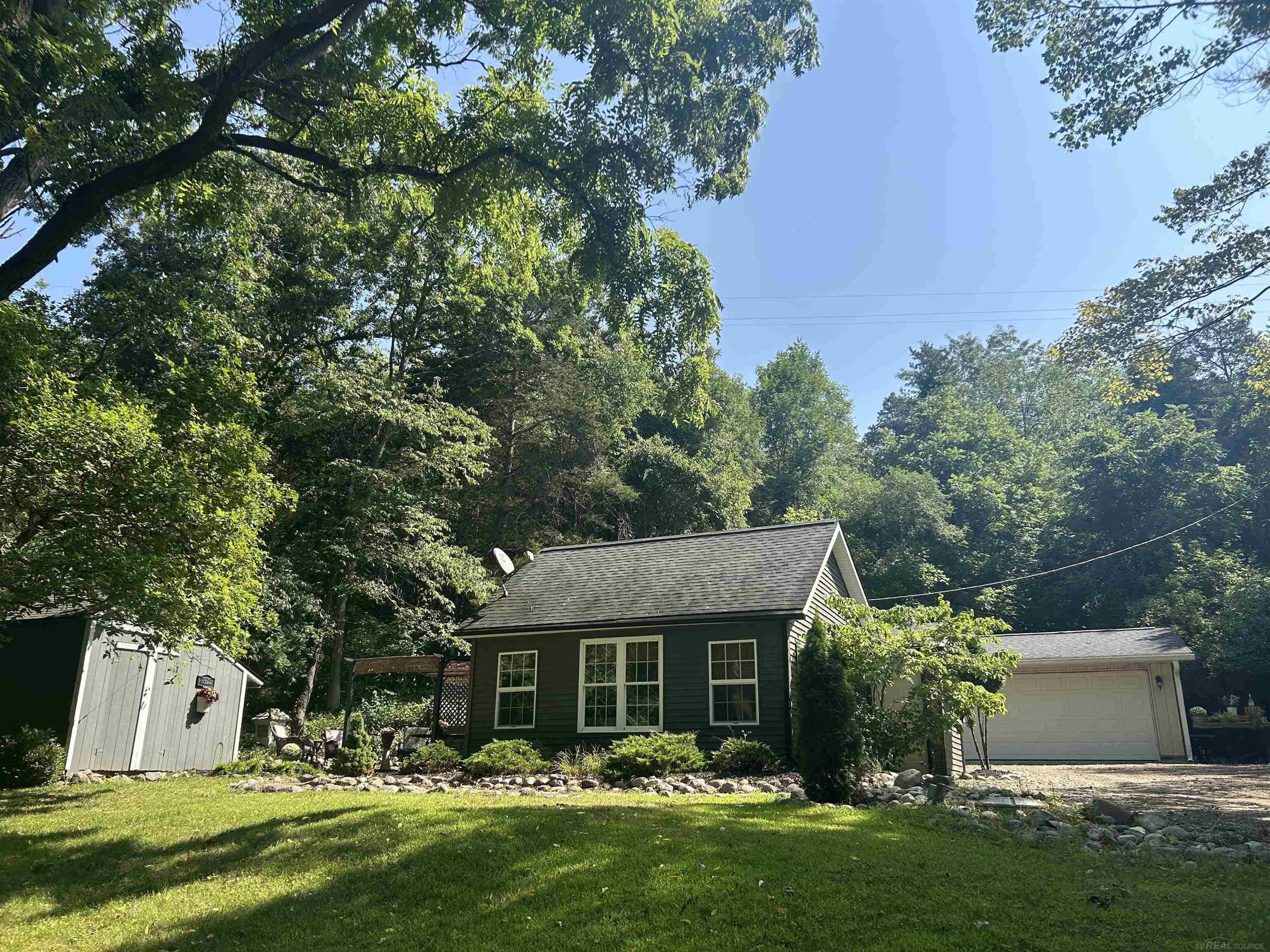 8322 Thurston Road Pinckney, MI 48169 - Photo 1 of 27