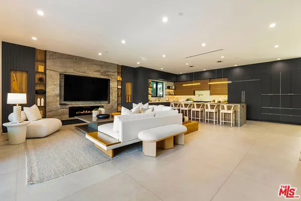 $2,950,000 | 5186 Gloria Avenue, Encino, CA 91436