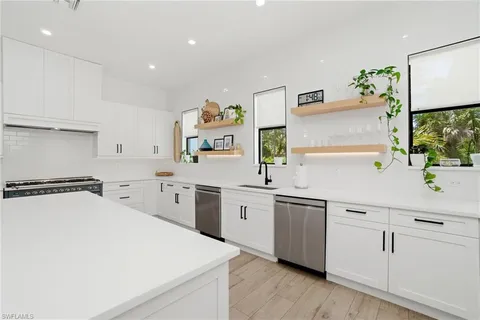 $1,850,000 | 522 31st Street Southwest, Naples, FL 34117