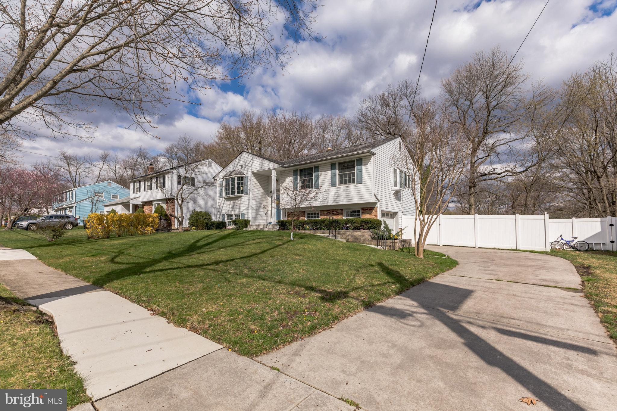 121 Round Hill Road Voorhees, NJ 08043 - Photo 3 of 31
