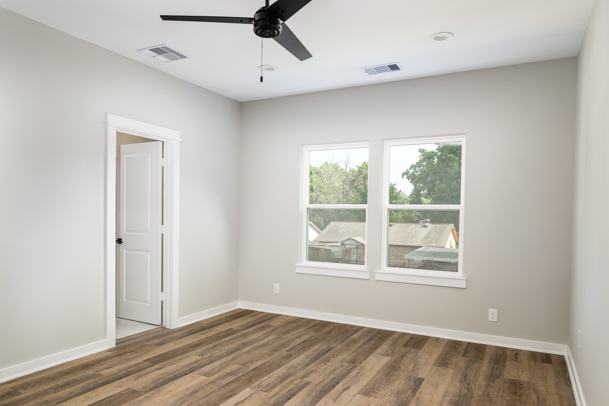 417 Stonework Oaks Lane Houston, TX 77076 - Photo 15 of 27