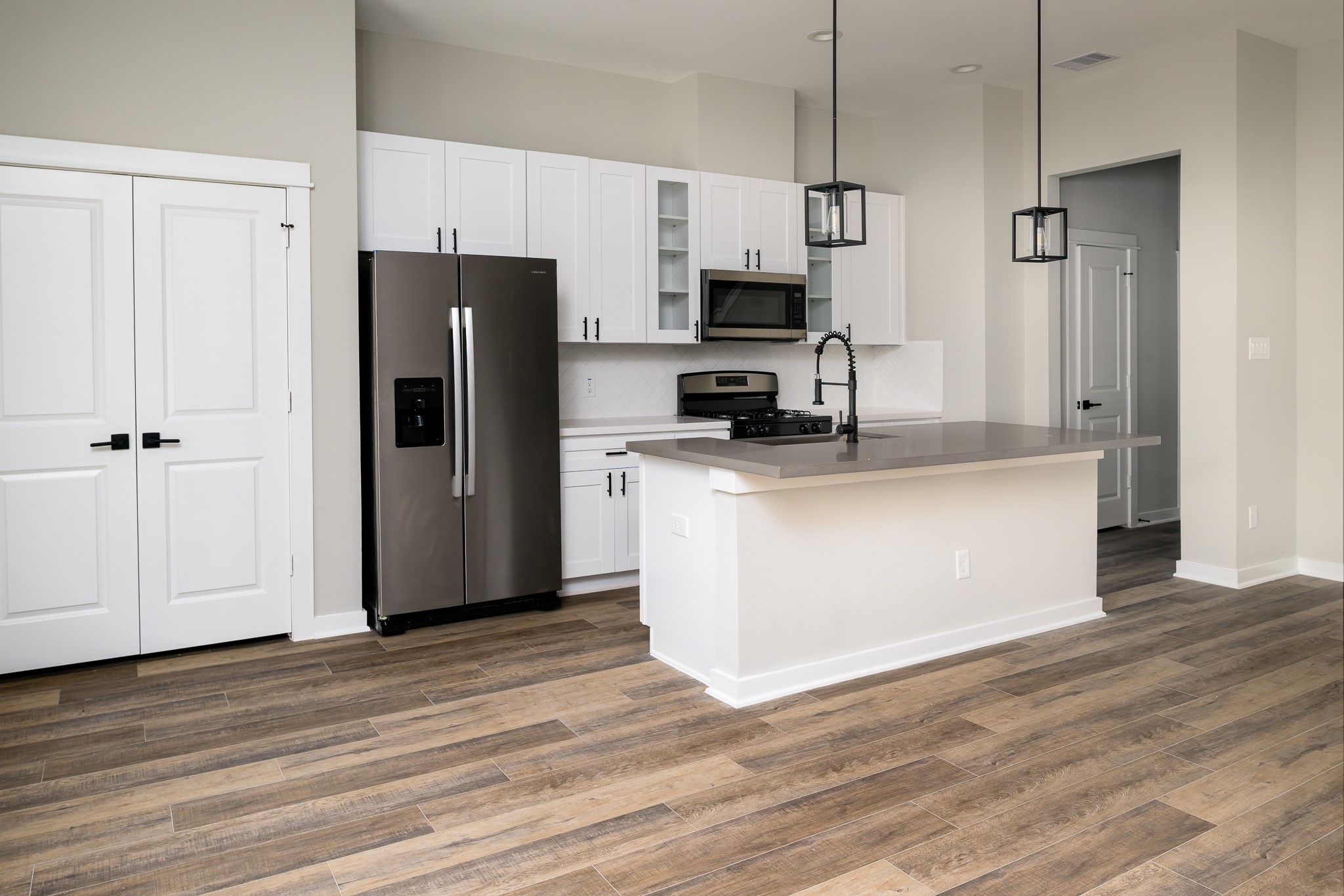 417 Stonework Oaks Lane Houston, TX 77076 - Photo 5 of 27