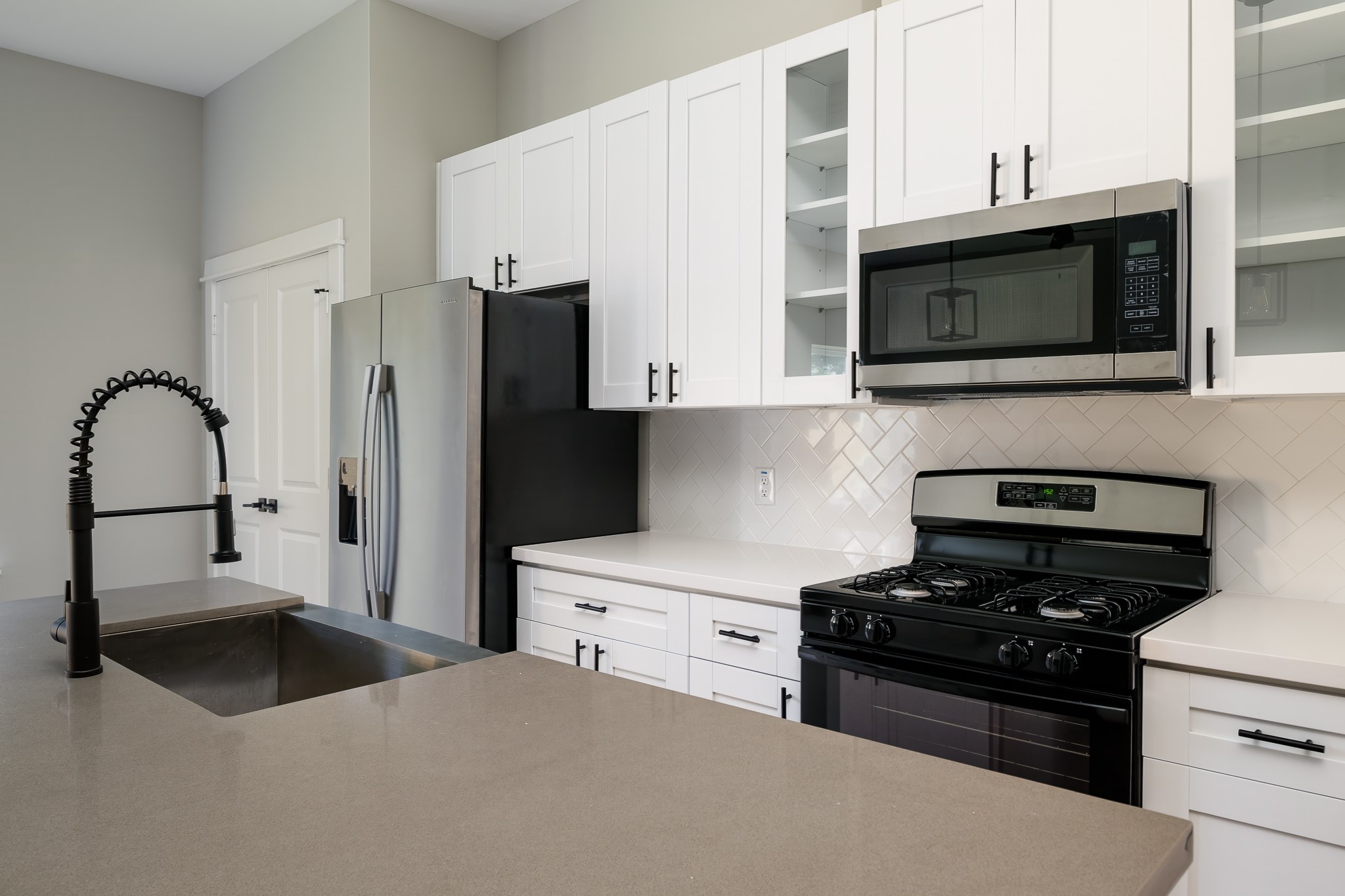 417 Stonework Oaks Lane Houston, TX 77076 - Photo 9 of 27