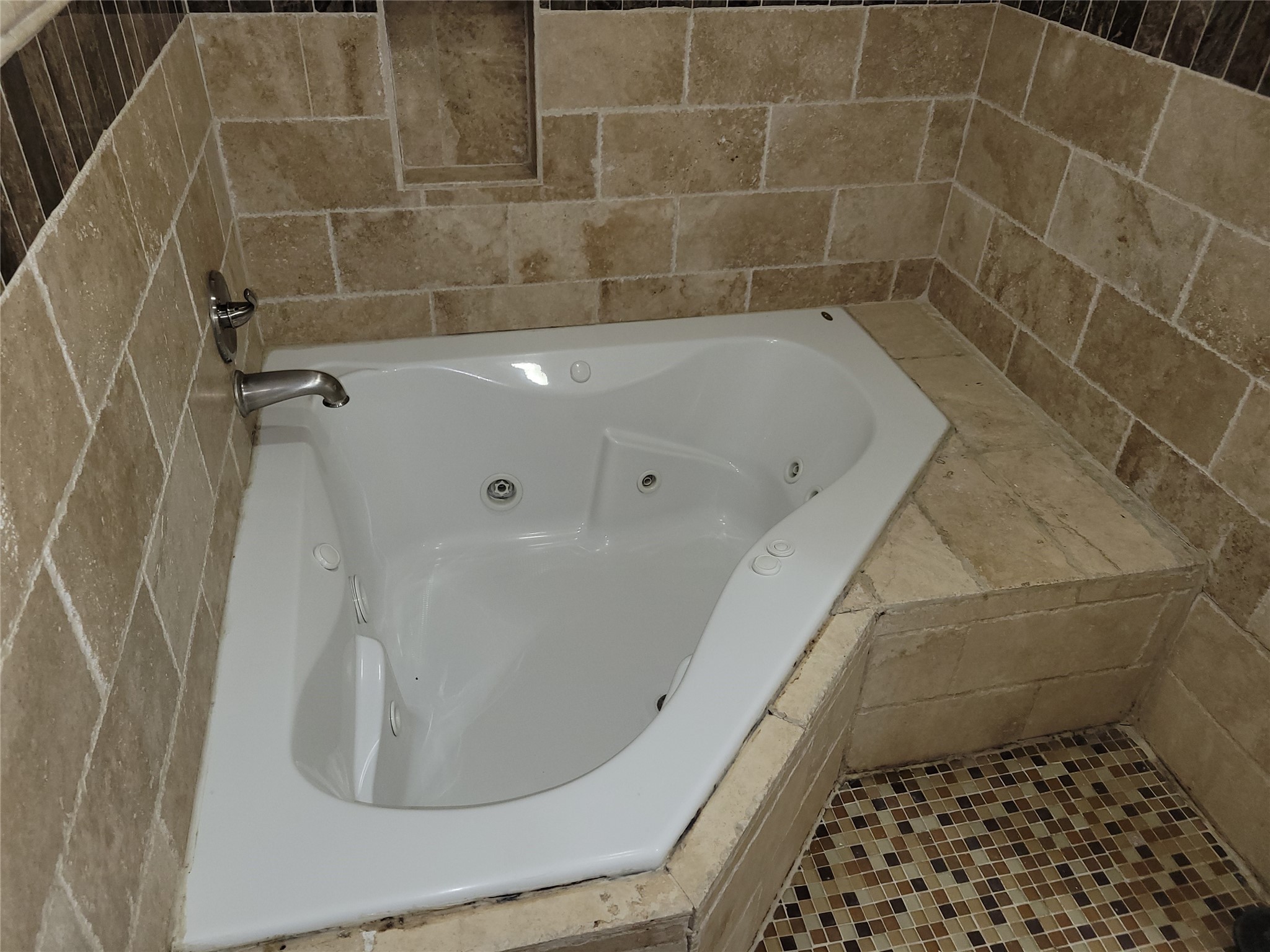 7803 Broadview Drive Houston, TX 77061 - Photo 9 of 13 a bathroom with a bathtub