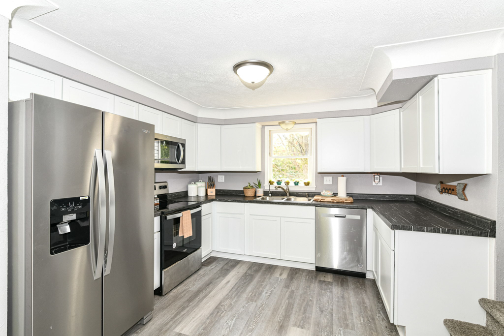 1204 West St Road Alexandria, IN 46001 - Photo 3 of 29