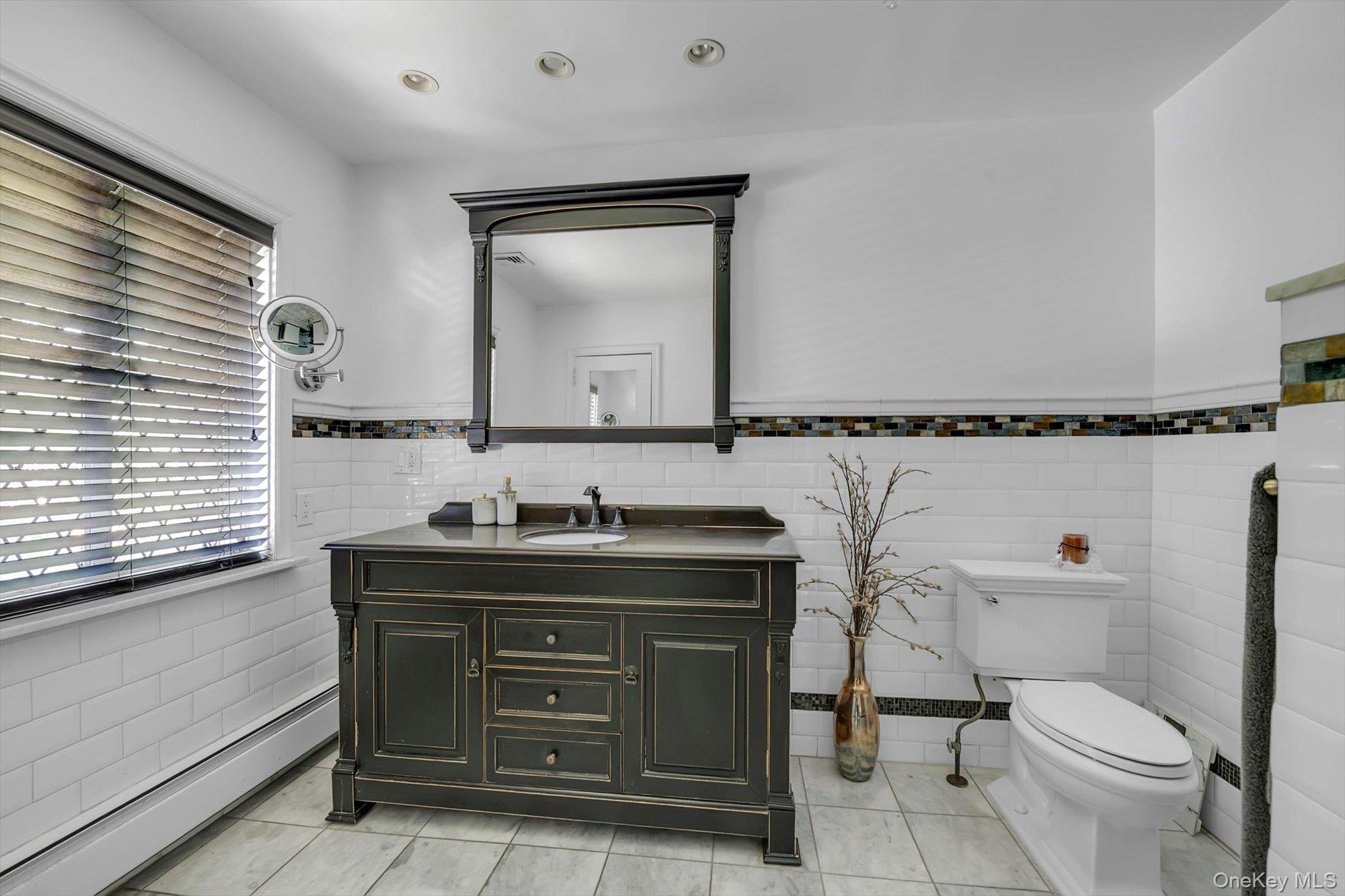 68 Beverly Road Great Neck, NY 11021 - Photo 21 of 39