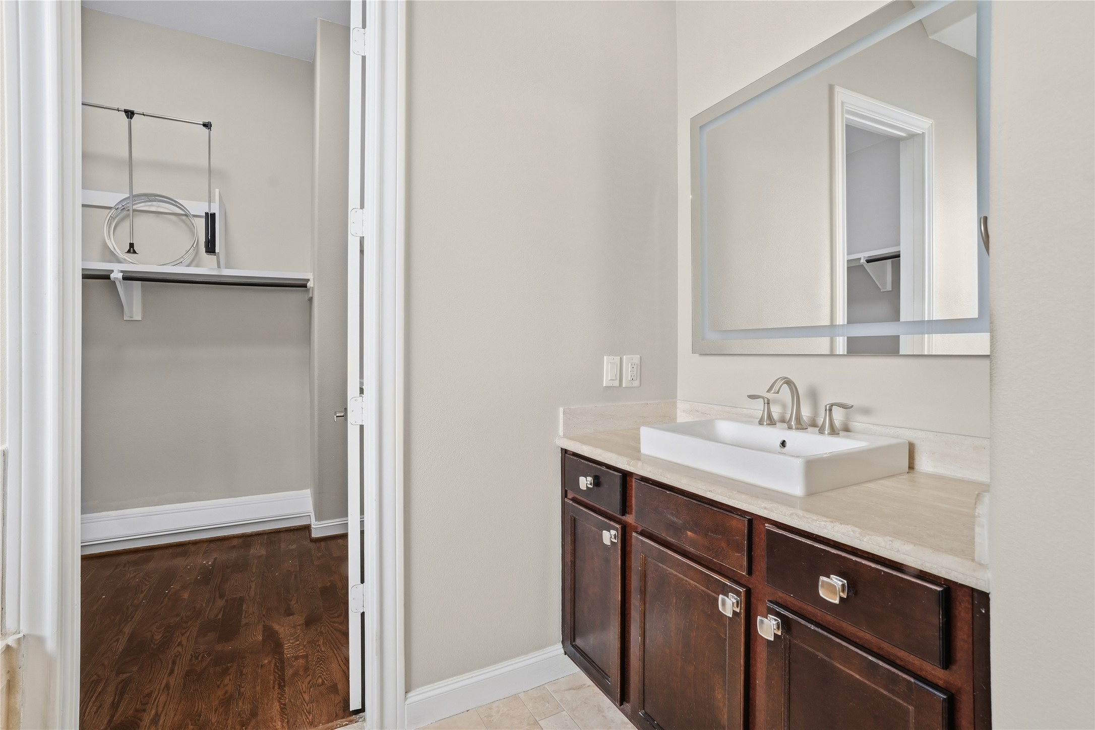 2843 Rusk Street Houston, TX 77003 - Photo 23 of 32 primary bathroom on 3rd floor