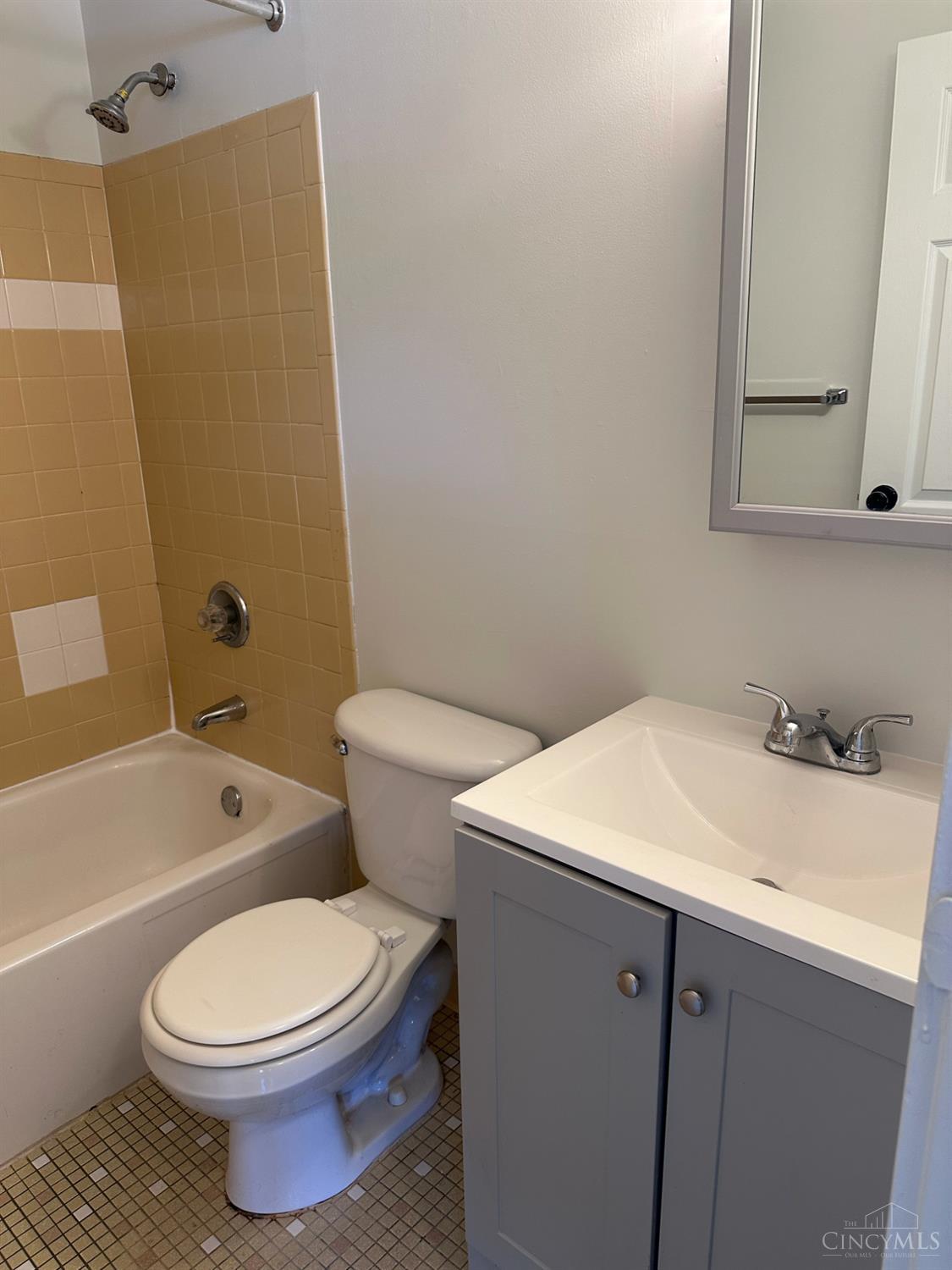 6611 Hearne Road, Unit 101 Cincinnati, OH 45248 - Photo 15 of 16