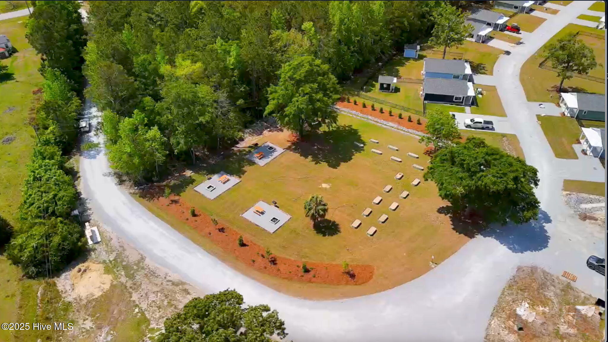 206 Long Pond Loop Swansboro, NC 28584 - Photo 46 of 48 Picnic & Garden Area