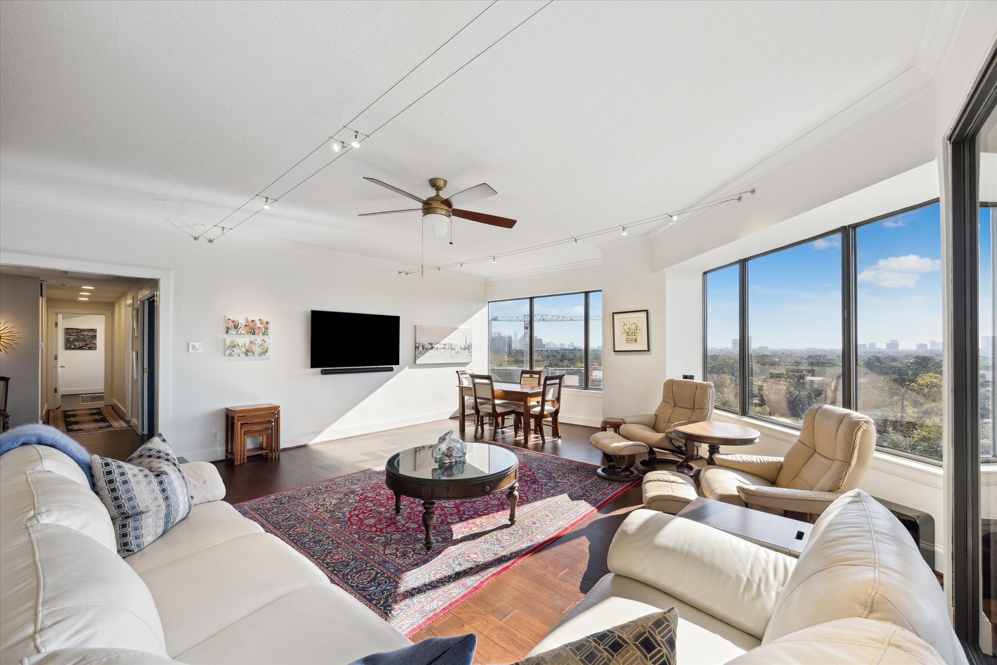 101 Westcott Street, Unit 1202 Houston, TX 77007 - Photo 8 of 38 a living room with furniture kitchen view and a large window