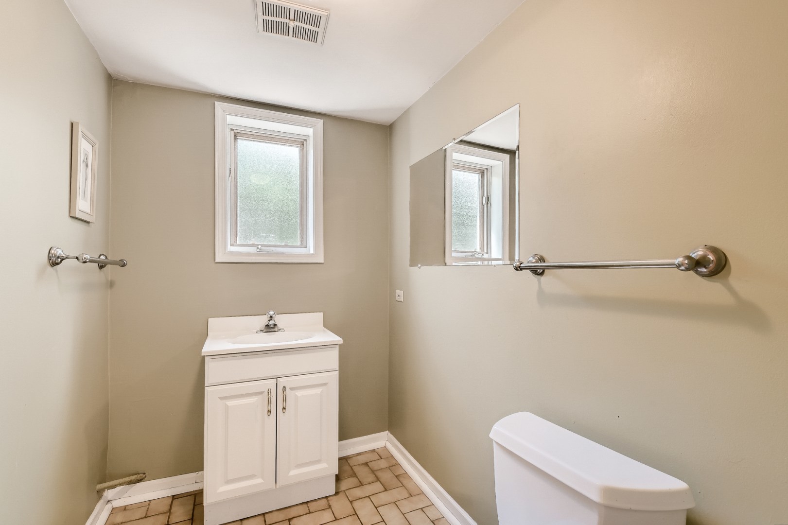 1750 Elliott Street Park Ridge, IL 60068 - Photo 12 of 22 a bathroom with a toilet sink and mirror
