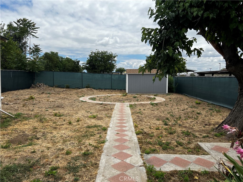 910 South Rancho Avenue Colton, CA 92324 - Photo 22 of 27 backyard