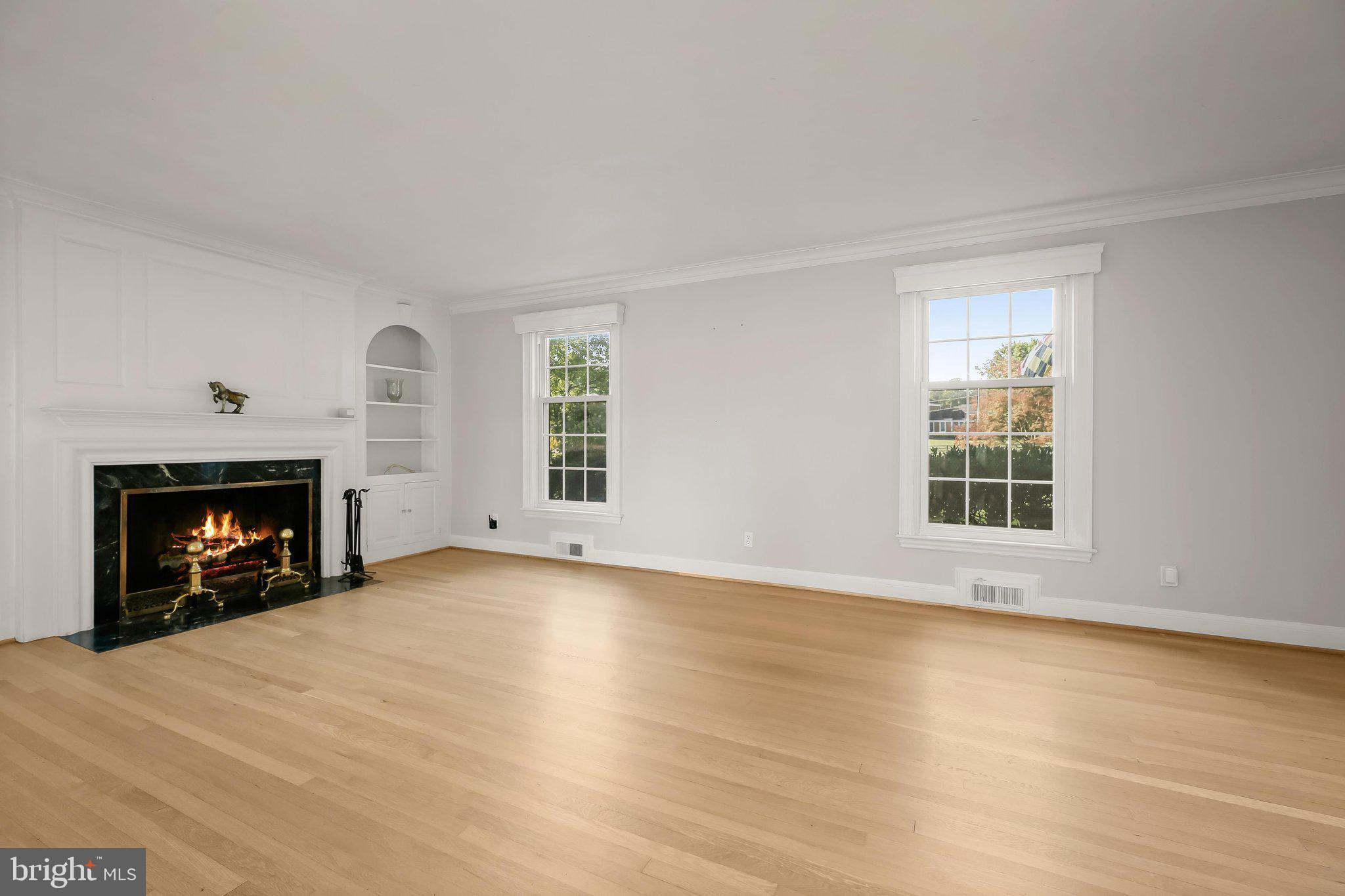 16510 Batchellors Forest Road Olney, MD 20832 - Photo 15 of 107 Living Room