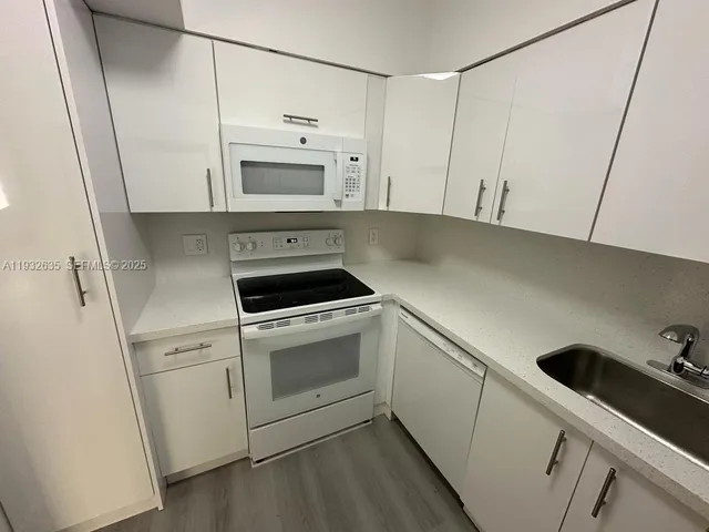 $2,500 | 7441 Wayne Avenue, Unit 1P, Miami Beach, FL 33141