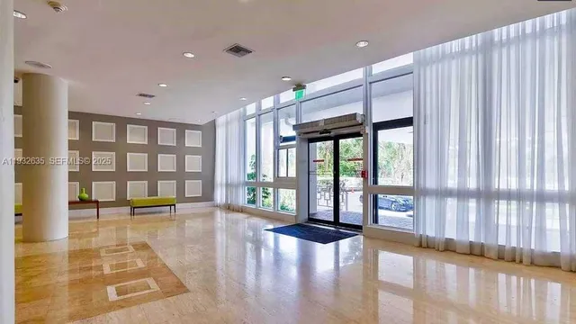 $2,500 | 7441 Wayne Avenue, Unit 1P, Miami Beach, FL 33141