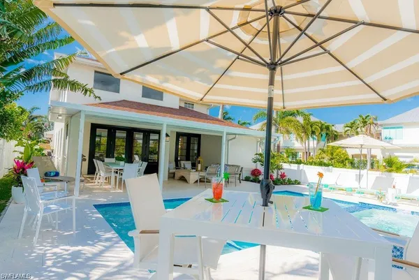 $2,650,000 | 10082 Vanderbilt Drive, Naples, FL 34108