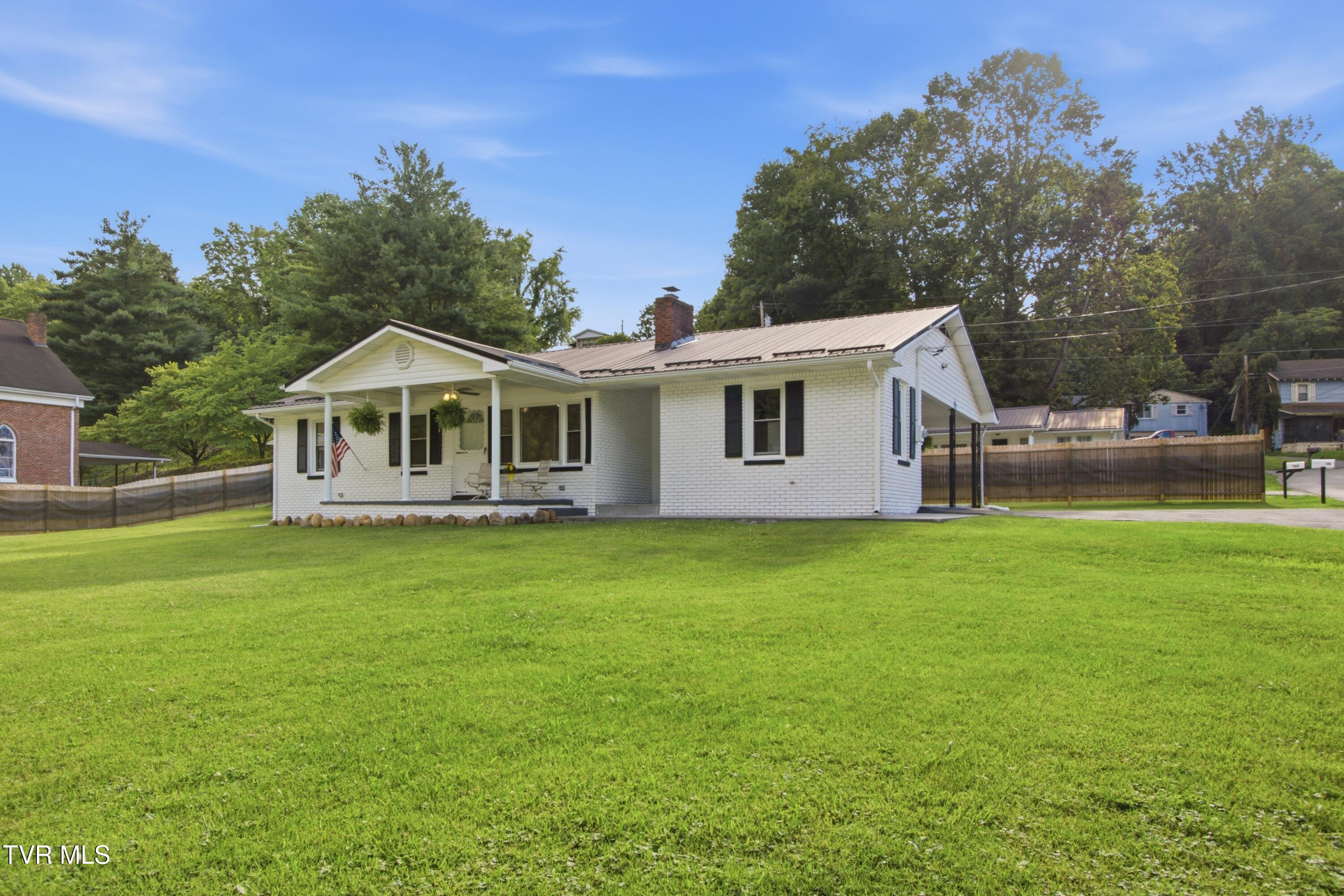 103 Commodore Avenue Elizabethton, TN 37643 - Photo 5 of 45 Front