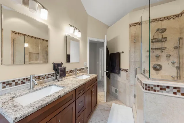 $485,000 | 241 Cummings Drive, Bartlett, IL 60103