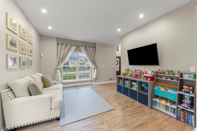 $485,000 | 241 Cummings Drive, Bartlett, IL 60103