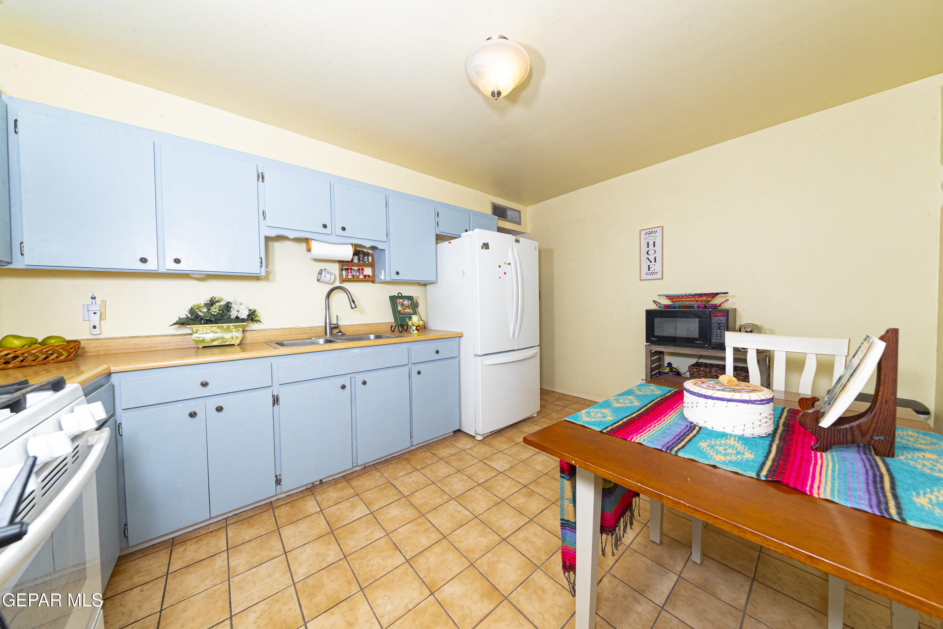 3329 Harrison Avenue El Paso, TX 79930 - Photo 14 of 38 a very nice looking open kitchen with cabinets