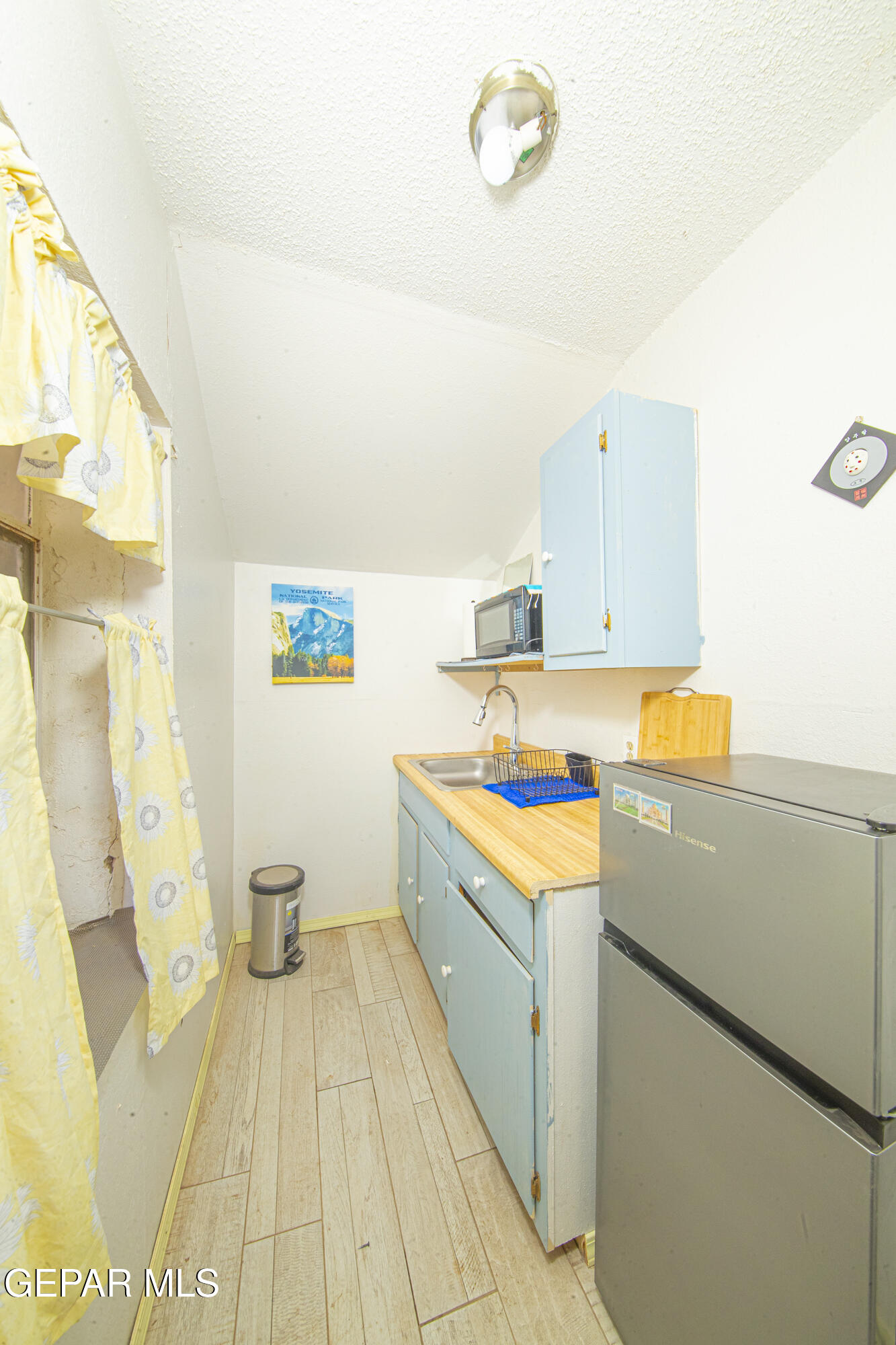 3329 Harrison Avenue El Paso, TX 79930 - Photo 33 of 38 a kitchen that has a sink and a stove