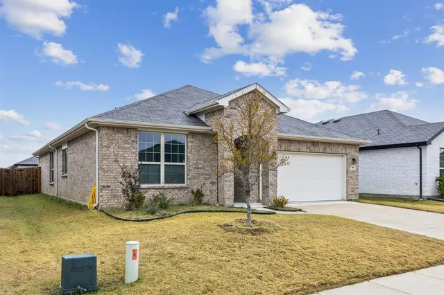 $2,245 | 968 Ravenwood Lane, Van Alstyne, TX 75495