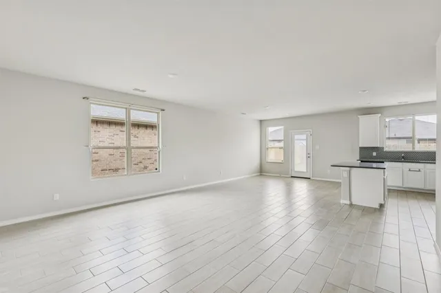 $2,245 | 968 Ravenwood Lane, Van Alstyne, TX 75495