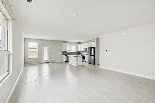 $1,945 | 968 Ravenwood Lane, Van Alstyne, TX 75495